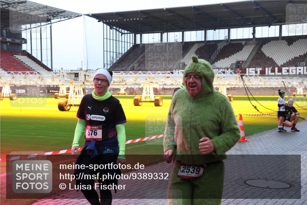 07.12.2025 - St. Pauli X-Mass-Run No. 15 Luisa Fischer http://msf.ph/oto/9389332 07.12.2025 12:02:35 Ziel 15, 576, 2539, 576, 926, 928, 933, 1719, 2411, 2539, 2868, 2936, 2940, 3203, 3837, 3869, 4102, 4107, 4109, 4142, 4156, 4253, 4364, 4369, 4370 meine-sportfotos.de