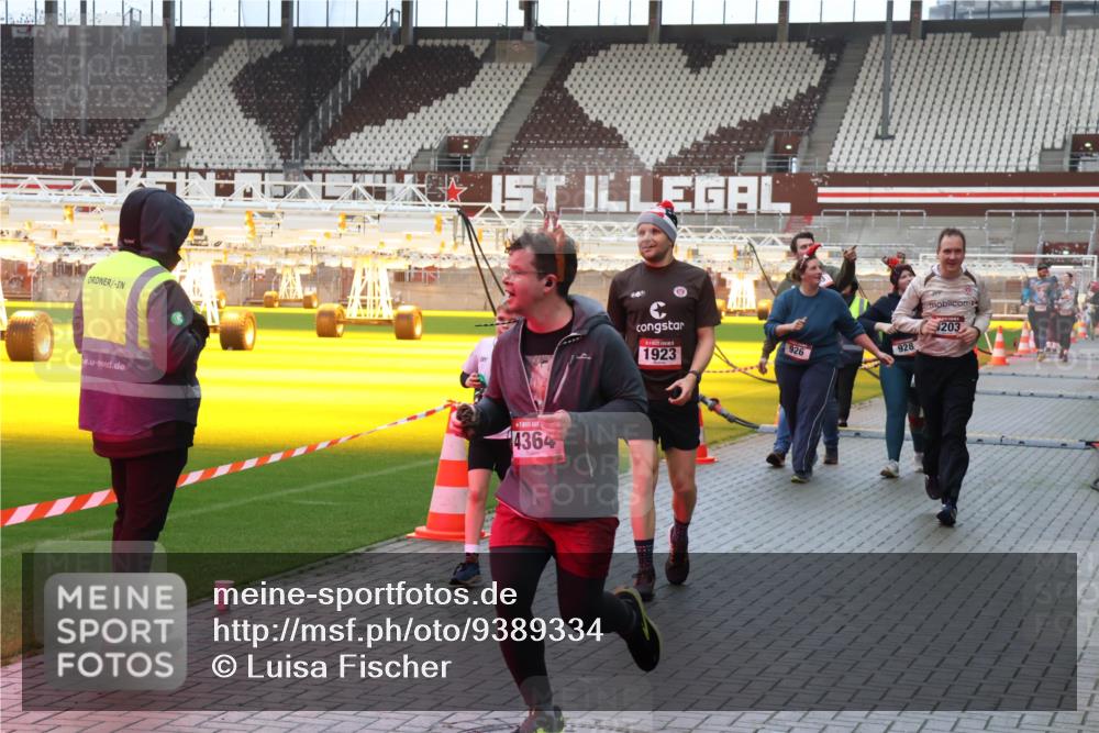 07.12.2025 - St. Pauli X-Mass-Run No. 15 Luisa Fischer http://msf.ph/oto/9389334 07.12.2025 12:02:41 Ziel 4364, 108, 1923, 926, 928, 203, 235, 576, 926, 928, 933, 1979, 1983, 2411, 2539, 2868, 2936, 2940, 3203, 3429, 3432, 3837, 3869, 4102, 4107, 4109, 4142, 4156, 4253, 4364, 4369, 4370 meine-sportfotos.de