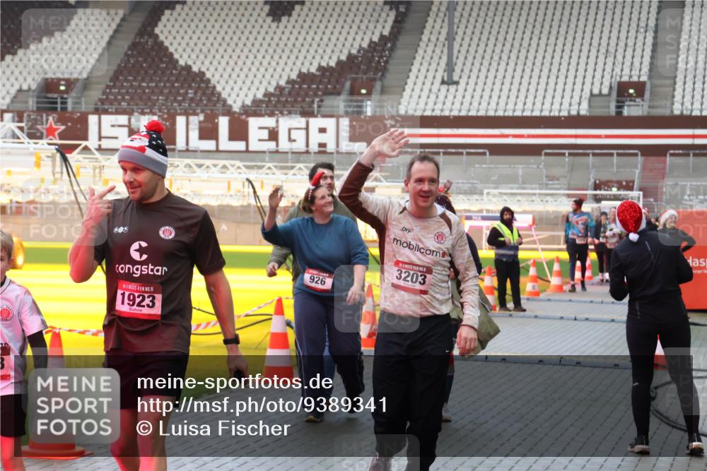 07.12.2025 - St. Pauli X-Mass-Run No. 15 Luisa Fischer http://msf.ph/oto/9389341 07.12.2025 12:02:43 Ziel 15, 1923, 926, 5, 3203, 235, 576, 926, 928, 933, 1979, 1983, 2411, 2539, 2868, 2936, 2940, 3203, 3429, 3432, 3743, 3745, 3837, 3869, 4102, 4107, 4109, 4142, 4156, 4253, 4364, 4369, 4370 meine-sportfotos.de