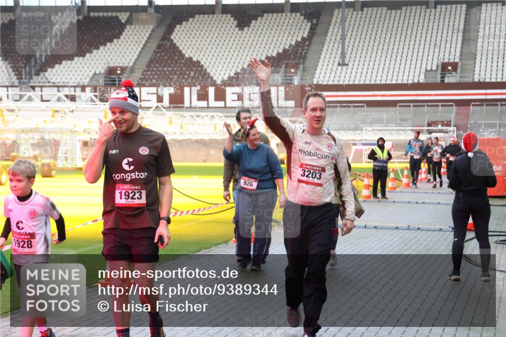 07.12.2025 - St. Pauli X-Mass-Run No. 15 Luisa Fischer http://msf.ph/oto/9389344 07.12.2025 12:02:43 Ziel 1928, 5, 1923, 926, 7, 5, 3203, 235, 576, 926, 928, 933, 1979, 1983, 2411, 2539, 2868, 2936, 2940, 3203, 3429, 3432, 3743, 3745, 3837, 3869, 4102, 4107, 4109, 4142, 4156, 4253, 4364, 4369, 4370 meine-sportfotos.de