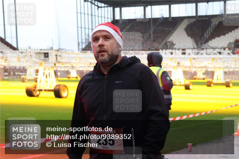 07.12.2025 - St. Pauli X-Mass-Run No. 15 Luisa Fischer http://msf.ph/oto/9389352 07.12.2025 12:03:01 Ziel 15, 235, 235, 826, 1279, 1979, 1983, 2095, 2936, 2940, 3203, 3429, 3432, 3743, 3745, 3803, 3837, 3995, 4076, 4120, 4228, 4364, 4681, 4682, 4683, 4684 meine-sportfotos.de