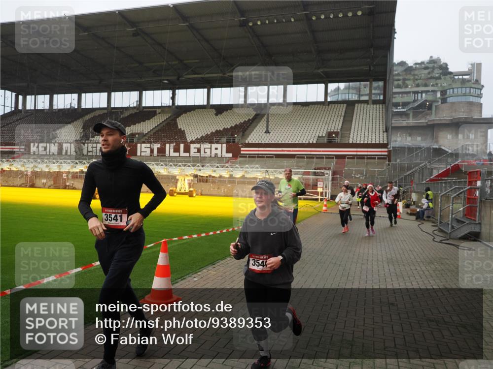 07.12.2025 - St. Pauli X-Mass-Run No. 15 Fabian Wolf http://msf.ph/oto/9389353 07.12.2025 10:21:25 Ziel 149, 270, 1326, 2173, 2927, 3062, 3091, 3384, 3540, 3541, 3848, 3849, 3984, 3988, 4117 meine-sportfotos.de