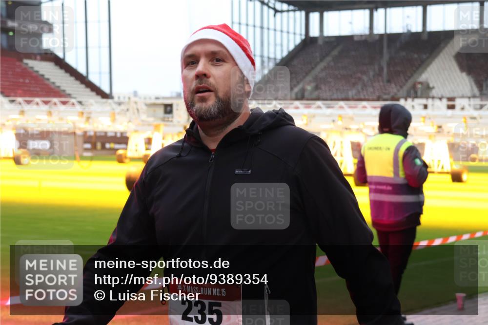 07.12.2025 - St. Pauli X-Mass-Run No. 15 Luisa Fischer http://msf.ph/oto/9389354 07.12.2025 12:03:02 Ziel 15, 235, 235, 826, 1279, 1979, 1983, 2095, 2936, 2940, 3203, 3429, 3432, 3743, 3745, 3803, 3837, 3995, 4076, 4120, 4228, 4364, 4681, 4682, 4683, 4684 meine-sportfotos.de
