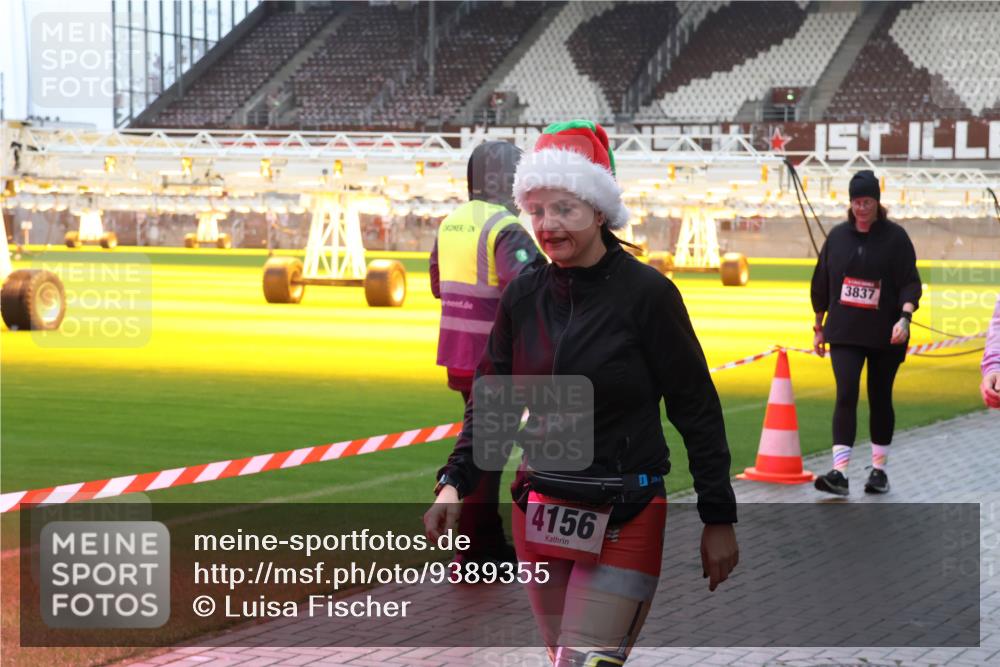 07.12.2025 - St. Pauli X-Mass-Run No. 15 Luisa Fischer http://msf.ph/oto/9389355 07.12.2025 12:03:14 Ziel 4156, 3837, 235, 826, 1279, 1979, 1983, 2095, 2936, 2940, 3122, 3203, 3429, 3432, 3743, 3745, 3803, 3837, 3995, 4076, 4120, 4228, 4243, 4244, 4681, 4682, 4683, 4684, 4747, 4751 meine-sportfotos.de