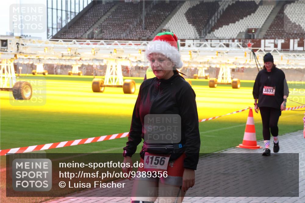 07.12.2025 - St. Pauli X-Mass-Run No. 15 Luisa Fischer http://msf.ph/oto/9389356 07.12.2025 12:03:15 Ziel 4156, 3837, 235, 826, 1279, 1979, 1983, 2095, 2936, 2940, 3122, 3203, 3429, 3432, 3743, 3745, 3803, 3837, 3995, 4076, 4120, 4228, 4243, 4244, 4681, 4682, 4683, 4684, 4747, 4751 meine-sportfotos.de