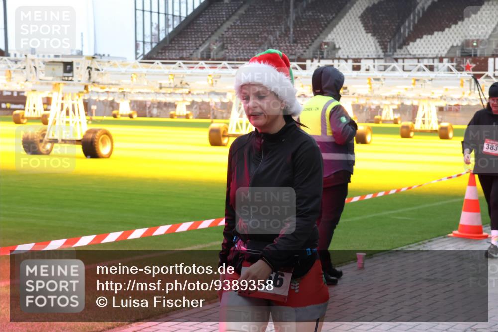 07.12.2025 - St. Pauli X-Mass-Run No. 15 Luisa Fischer http://msf.ph/oto/9389358 07.12.2025 12:03:15 Ziel 66, 383, 235, 826, 1279, 1979, 1983, 2095, 2936, 2940, 3122, 3203, 3429, 3432, 3743, 3745, 3803, 3837, 3995, 4076, 4120, 4228, 4243, 4244, 4681, 4682, 4683, 4684, 4747, 4751 meine-sportfotos.de