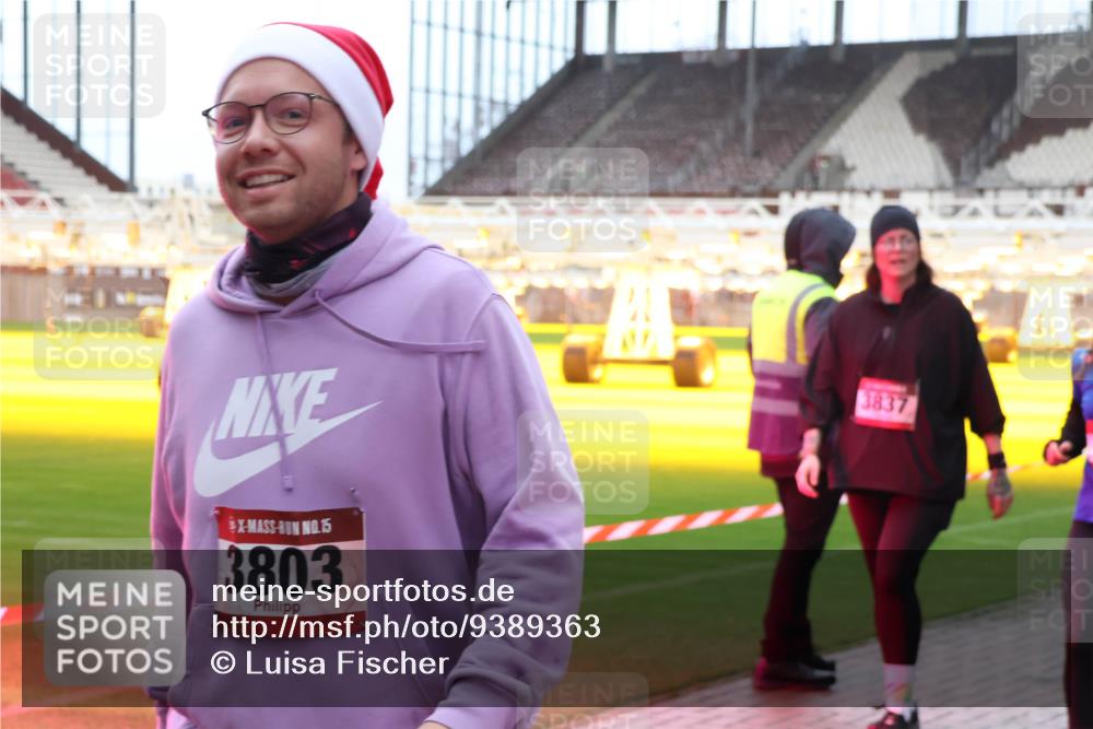 07.12.2025 - St. Pauli X-Mass-Run No. 15 Luisa Fischer http://msf.ph/oto/9389363 07.12.2025 12:03:18 Ziel 15, 3803, 3837, 235, 826, 1279, 1979, 1983, 2095, 2610, 2747, 2822, 2843, 2936, 2940, 3122, 3130, 3134, 3281, 3429, 3432, 3743, 3745, 3803, 3837, 3995, 4076, 4120, 4228, 4243, 4244, 4681, 4682, 4683, 4684, 4747, 4750, 4751 meine-sportfotos.de