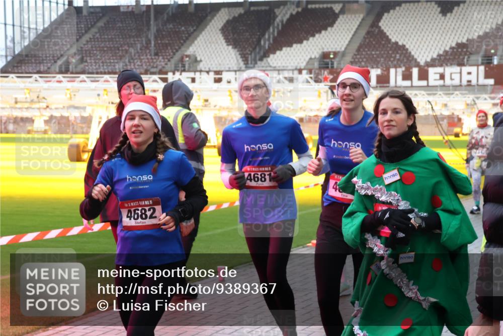 07.12.2025 - St. Pauli X-Mass-Run No. 15 Luisa Fischer http://msf.ph/oto/9389367 07.12.2025 12:03:19 Ziel 15, 4682, 4681, 4, 235, 826, 1279, 1979, 1983, 2095, 2610, 2747, 2822, 2834, 2843, 3122, 3125, 3130, 3134, 3281, 3429, 3432, 3743, 3745, 3803, 3837, 3995, 4076, 4120, 4228, 4243, 4244, 4681, 4682, 4683, 4684, 4747, 4750, 4751 meine-sportfotos.de