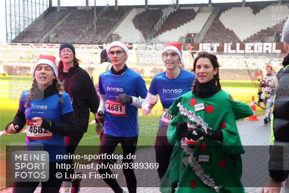 07.12.2025 - St. Pauli X-Mass-Run No. 15 Luisa Fischer http://msf.ph/oto/9389369 07.12.2025 12:03:19 Ziel 4681, 468, 4682, 235, 826, 1279, 1979, 1983, 2095, 2610, 2747, 2822, 2834, 2843, 3122, 3125, 3130, 3134, 3281, 3429, 3432, 3743, 3745, 3803, 3837, 3995, 4076, 4120, 4228, 4243, 4244, 4681, 4682, 4683, 4684, 4747, 4750, 4751 meine-sportfotos.de