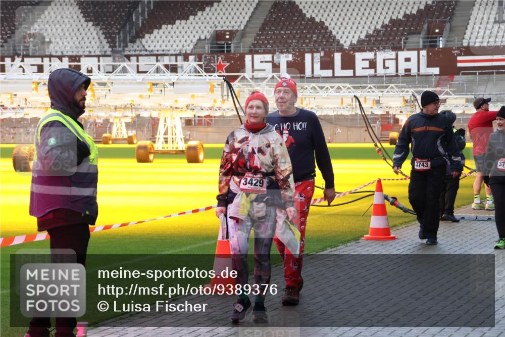 07.12.2025 - St. Pauli X-Mass-Run No. 15 Luisa Fischer http://msf.ph/oto/9389376 07.12.2025 12:03:24 Ziel 3429, 3743, 37, 235, 267, 826, 1279, 1979, 1983, 2095, 2610, 2747, 2822, 2834, 2843, 3122, 3125, 3130, 3134, 3281, 3282, 3429, 3432, 3743, 3745, 3803, 3937, 3941, 3943, 3995, 4024, 4076, 4120, 4228, 4243, 4244, 4681, 4682, 4683, 4684, 4741, 4747, 4750, 4751 meine-sportfotos.de