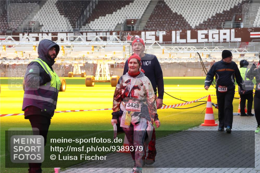07.12.2025 - St. Pauli X-Mass-Run No. 15 Luisa Fischer http://msf.ph/oto/9389379 07.12.2025 12:03:24 Ziel 3429, 3743, 235, 267, 826, 1279, 1979, 1983, 2095, 2610, 2747, 2822, 2834, 2843, 3122, 3125, 3130, 3134, 3281, 3282, 3429, 3432, 3743, 3745, 3803, 3937, 3941, 3943, 3995, 4024, 4076, 4120, 4228, 4243, 4244, 4681, 4682, 4683, 4684, 4741, 4747, 4750, 4751 meine-sportfotos.de