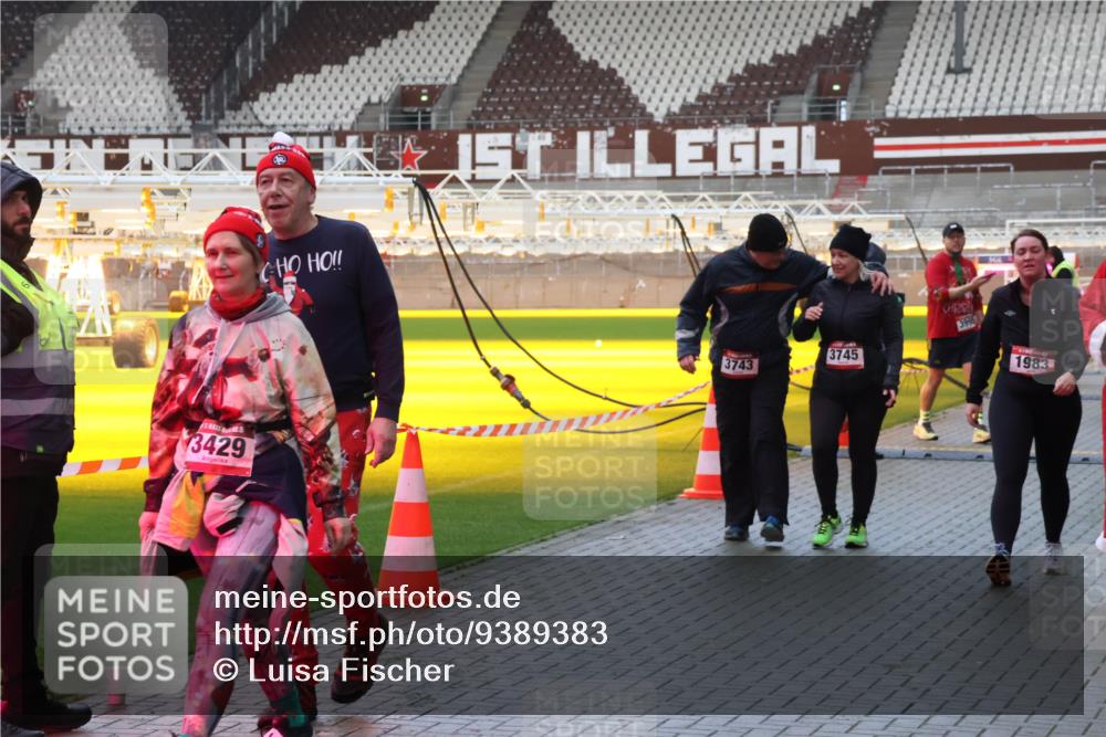 07.12.2025 - St. Pauli X-Mass-Run No. 15 Luisa Fischer http://msf.ph/oto/9389383 07.12.2025 12:03:25 Ziel 3429, 3995, 3743, 3745, 1983, 235, 267, 826, 1279, 2095, 2610, 2747, 2822, 2834, 2843, 3122, 3125, 3130, 3134, 3281, 3282, 3429, 3432, 3743, 3745, 3803, 3937, 3941, 3943, 3995, 4024, 4076, 4120, 4228, 4243, 4244, 4681, 4682, 4683, 4684, 4741, 4747, 4750, 4751 meine-sportfotos.de
