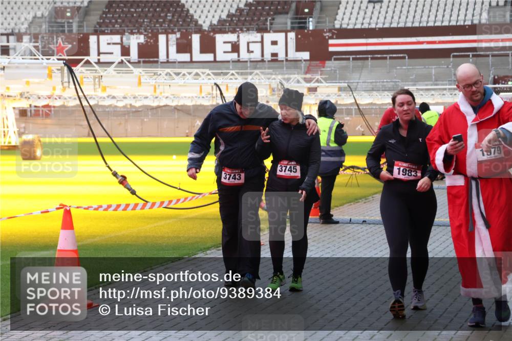 07.12.2025 - St. Pauli X-Mass-Run No. 15 Luisa Fischer http://msf.ph/oto/9389384 07.12.2025 12:03:26 Ziel 3743, 3745, 1983, 1979, 235, 267, 826, 1279, 2095, 2610, 2747, 2822, 2834, 2843, 3122, 3125, 3130, 3134, 3281, 3282, 3429, 3432, 3743, 3745, 3803, 3937, 3941, 3943, 3995, 4024, 4076, 4120, 4228, 4243, 4244, 4681, 4682, 4683, 4684, 4741, 4747, 4750, 4751 meine-sportfotos.de