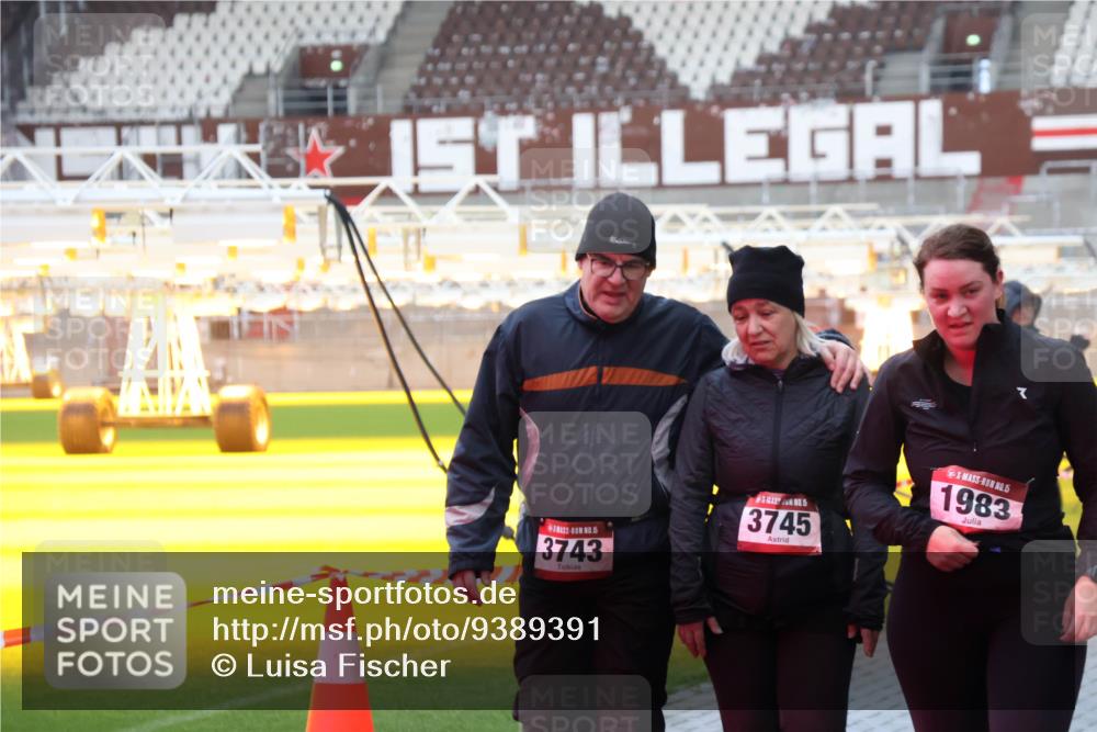 07.12.2025 - St. Pauli X-Mass-Run No. 15 Luisa Fischer http://msf.ph/oto/9389391 07.12.2025 12:03:29 Ziel 15, 3743, 5, 3745, 5, 1983, 267, 826, 1279, 2095, 2610, 2747, 2822, 2834, 2843, 3122, 3125, 3130, 3134, 3281, 3282, 3743, 3745, 3803, 3937, 3941, 3943, 3995, 4024, 4076, 4120, 4228, 4243, 4244, 4681, 4682, 4683, 4684, 4732, 4741, 4747, 4750, 4751 meine-sportfotos.de