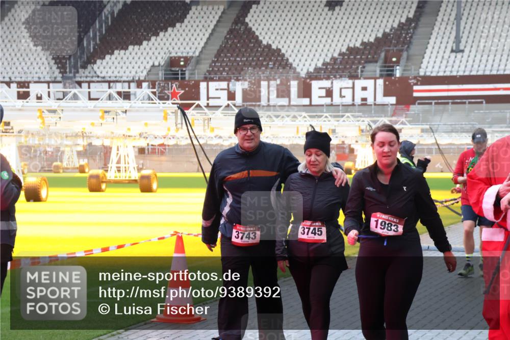 07.12.2025 - St. Pauli X-Mass-Run No. 15 Luisa Fischer http://msf.ph/oto/9389392 07.12.2025 12:03:29 Ziel 5, 3743, 3745, 5, 1983, 267, 826, 1279, 2095, 2610, 2747, 2822, 2834, 2843, 3122, 3125, 3130, 3134, 3281, 3282, 3743, 3745, 3803, 3937, 3941, 3943, 3995, 4024, 4076, 4120, 4228, 4243, 4244, 4681, 4682, 4683, 4684, 4732, 4741, 4747, 4750, 4751 meine-sportfotos.de