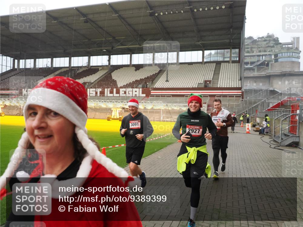 07.12.2025 - St. Pauli X-Mass-Run No. 15 Fabian Wolf http://msf.ph/oto/9389399 07.12.2025 10:21:29 Ziel 149, 270, 1326, 2173, 2927, 2997, 3062, 3091, 3384, 3540, 3541, 3848, 3849, 3988, 4117, 4158, 4169, 4170 meine-sportfotos.de