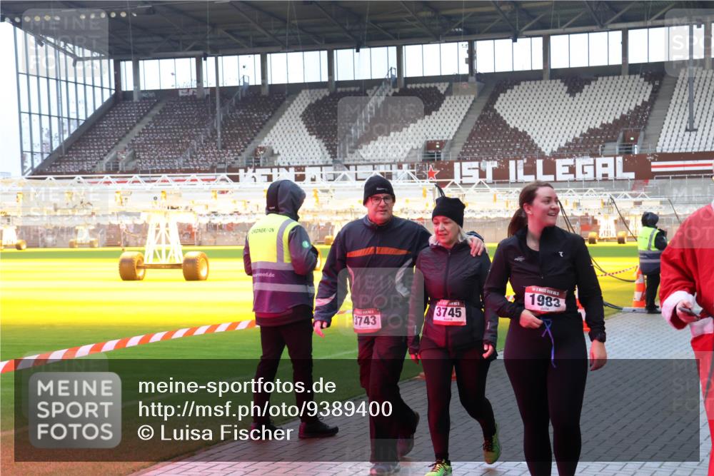 07.12.2025 - St. Pauli X-Mass-Run No. 15 Luisa Fischer http://msf.ph/oto/9389400 07.12.2025 12:03:31 Ziel 13743, 3745, 1983, 267, 826, 1279, 2095, 2610, 2747, 2822, 2834, 2843, 3122, 3125, 3130, 3134, 3281, 3282, 3743, 3745, 3803, 3937, 3941, 3943, 3995, 4024, 4076, 4120, 4228, 4243, 4244, 4681, 4682, 4683, 4684, 4732, 4741, 4747, 4750, 4751, 5007 meine-sportfotos.de
