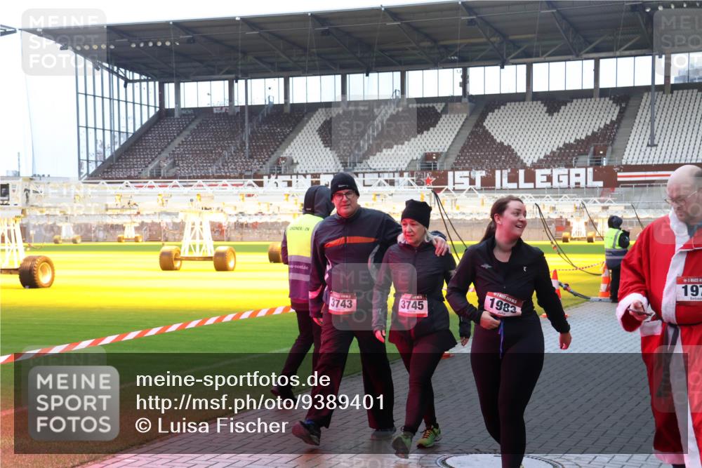 07.12.2025 - St. Pauli X-Mass-Run No. 15 Luisa Fischer http://msf.ph/oto/9389401 07.12.2025 12:03:31 Ziel 3743, 3745, 1983, 197, 267, 826, 1279, 2095, 2610, 2747, 2822, 2834, 2843, 3122, 3125, 3130, 3134, 3281, 3282, 3743, 3745, 3803, 3937, 3941, 3943, 3995, 4024, 4076, 4120, 4228, 4243, 4244, 4681, 4682, 4683, 4684, 4732, 4741, 4747, 4750, 4751, 5007 meine-sportfotos.de
