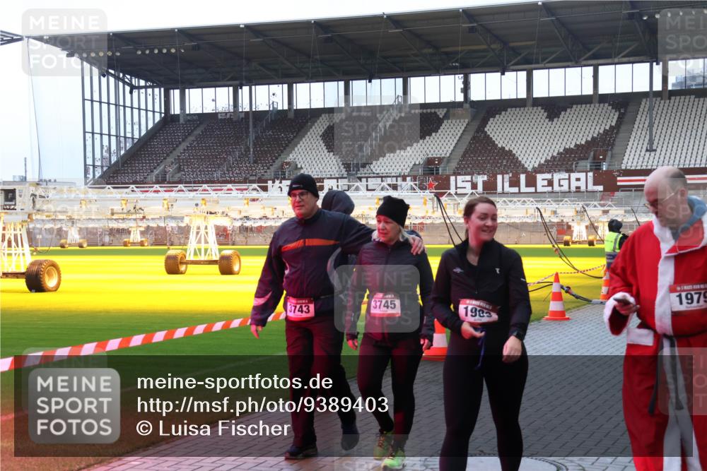07.12.2025 - St. Pauli X-Mass-Run No. 15 Luisa Fischer http://msf.ph/oto/9389403 07.12.2025 12:03:31 Ziel 1979, 3745, 3743, 1903, 267, 826, 1279, 2095, 2610, 2747, 2822, 2834, 2843, 3122, 3125, 3130, 3134, 3281, 3282, 3743, 3745, 3803, 3937, 3941, 3943, 3995, 4024, 4076, 4120, 4228, 4243, 4244, 4681, 4682, 4683, 4684, 4732, 4741, 4747, 4750, 4751, 5007 meine-sportfotos.de