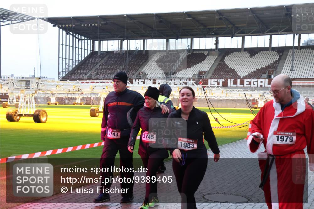 07.12.2025 - St. Pauli X-Mass-Run No. 15 Luisa Fischer http://msf.ph/oto/9389405 07.12.2025 12:03:32 Ziel 3743, 3745, 1983, 1979, 267, 826, 1279, 2095, 2610, 2747, 2822, 2834, 2843, 3122, 3125, 3130, 3134, 3281, 3282, 3803, 3937, 3941, 3943, 3995, 4024, 4076, 4120, 4228, 4243, 4244, 4681, 4682, 4683, 4684, 4732, 4741, 4747, 4750, 4751, 5007 meine-sportfotos.de