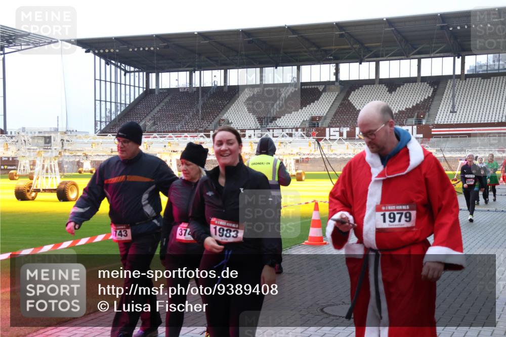 07.12.2025 - St. Pauli X-Mass-Run No. 15 Luisa Fischer http://msf.ph/oto/9389408 07.12.2025 12:03:33 Ziel 374, 1983, 743, 1979, 267, 826, 1279, 2095, 2610, 2747, 2822, 2834, 2843, 3122, 3125, 3130, 3134, 3281, 3282, 3803, 3937, 3941, 3943, 4024, 4076, 4120, 4228, 4243, 4244, 4681, 4682, 4683, 4684, 4732, 4741, 4747, 4750, 4751, 5007 meine-sportfotos.de