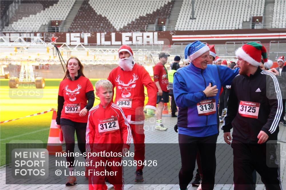 07.12.2025 - St. Pauli X-Mass-Run No. 15 Luisa Fischer http://msf.ph/oto/9389426 07.12.2025 12:04:07 Ziel 15, 3937, 15, 3122, 15, 3943, 3130, 15, 3125, 255, 258, 263, 267, 723, 1236, 1357, 2834, 3081, 3082, 3125, 3282, 3316, 3317, 3753, 3807, 3851, 3937, 3941, 3943, 3994, 3996, 3997, 4006, 4011, 4021, 4022, 4024, 4047, 4049, 4131, 4221, 4224, 4241, 4247, 4365, 4367, 4726, 4731, 4732, 4741, 4742, 4746, 5007 meine-sportfotos.de