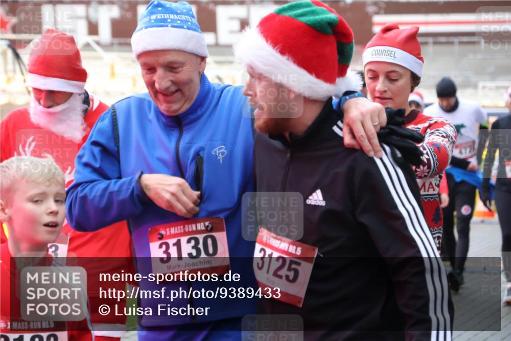 07.12.2025 - St. Pauli X-Mass-Run No. 15 Luisa Fischer http://msf.ph/oto/9389433 07.12.2025 12:04:09 Ziel 5, 3130, 1, 15, 3125, 255, 258, 263, 267, 723, 1236, 1357, 3081, 3082, 3282, 3316, 3317, 3753, 3807, 3851, 3937, 3941, 3943, 3994, 3996, 3997, 4006, 4011, 4021, 4022, 4047, 4049, 4131, 4221, 4224, 4241, 4247, 4365, 4367, 4726, 4731, 4732, 4741, 4742, 4746, 5007 meine-sportfotos.de