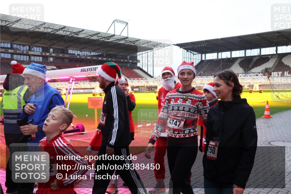 07.12.2025 - St. Pauli X-Mass-Run No. 15 Luisa Fischer http://msf.ph/oto/9389450 07.12.2025 12:04:13 Ziel 122, 4747, 150, 255, 258, 263, 723, 778, 795, 1236, 1357, 3081, 3082, 3316, 3317, 3753, 3807, 3851, 3994, 3996, 3997, 4006, 4011, 4021, 4022, 4047, 4049, 4131, 4221, 4224, 4241, 4247, 4365, 4367, 4726, 4731, 4732, 4742, 4746, 5007 meine-sportfotos.de
