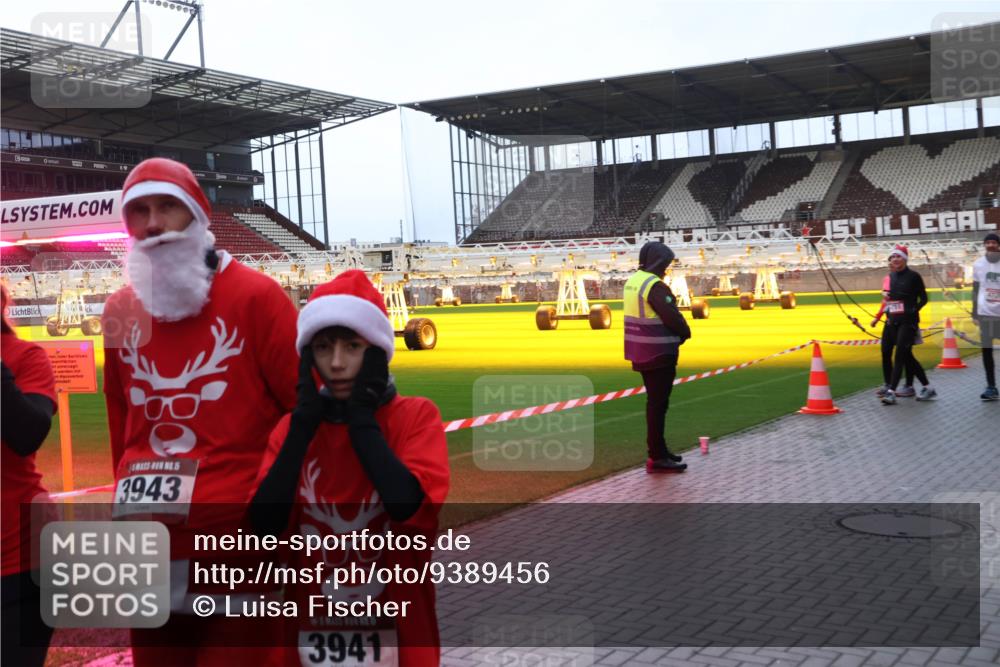 07.12.2025 - St. Pauli X-Mass-Run No. 15 Luisa Fischer http://msf.ph/oto/9389456 07.12.2025 12:04:14 Ziel 3943, 3941, 551, 255, 258, 263, 723, 778, 795, 923, 1236, 1357, 3081, 3082, 3316, 3317, 3753, 3807, 3851, 3994, 3996, 3997, 4006, 4011, 4021, 4022, 4047, 4049, 4131, 4221, 4224, 4241, 4247, 4365, 4367, 4726, 4731, 4732, 4742, 4746, 5007 meine-sportfotos.de