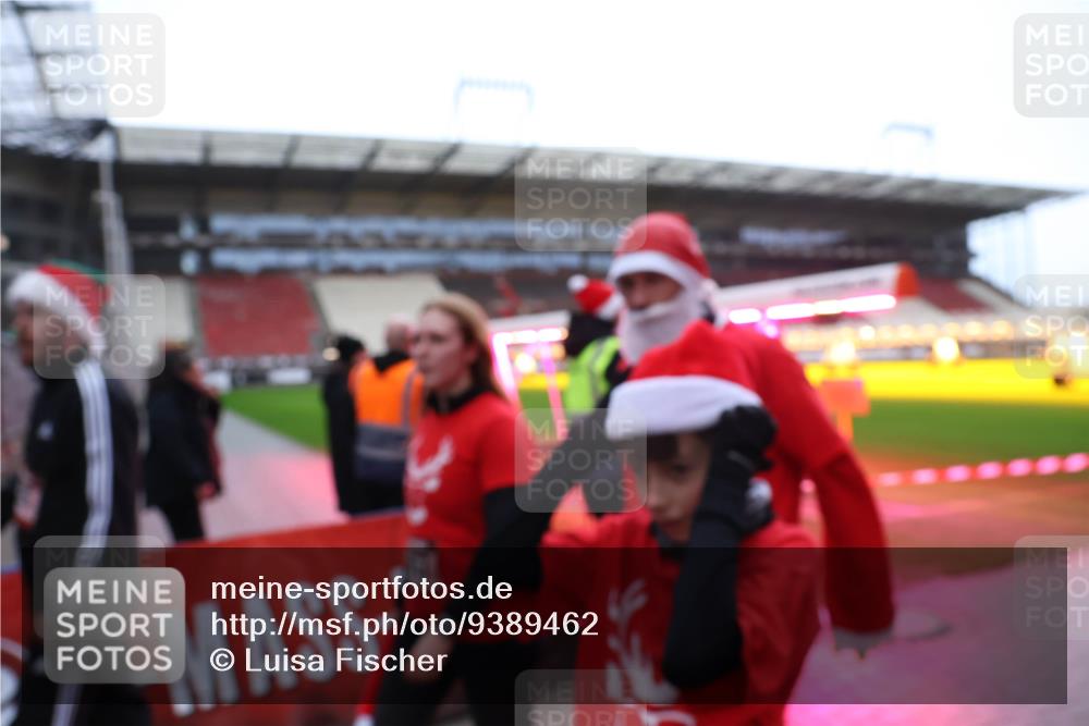 07.12.2025 - St. Pauli X-Mass-Run No. 15 Luisa Fischer http://msf.ph/oto/9389462 07.12.2025 12:04:16 Ziel 255, 258, 263, 723, 778, 795, 923, 1236, 1357, 3081, 3082, 3121, 3316, 3317, 3753, 3807, 3851, 3994, 3996, 3997, 4006, 4011, 4021, 4022, 4047, 4049, 4131, 4221, 4224, 4241, 4247, 4365, 4367, 4726, 4731, 4732, 4742, 4746, 5007 meine-sportfotos.de