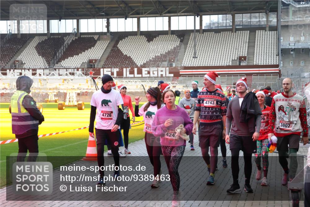 07.12.2025 - St. Pauli X-Mass-Run No. 15 Luisa Fischer http://msf.ph/oto/9389463 07.12.2025 12:04:18 Ziel 473, 424, 4726, 4743, 06, 3807, 255, 258, 263, 723, 778, 795, 923, 1236, 1357, 2091, 2398, 3081, 3082, 3121, 3316, 3317, 3705, 3753, 3807, 3851, 3983, 3985, 3994, 3996, 3997, 4006, 4011, 4021, 4022, 4047, 4049, 4131, 4221, 4224, 4241, 4247, 4365, 4367, 4726, 4731, 4742, 4746, 5007 meine-sportfotos.de