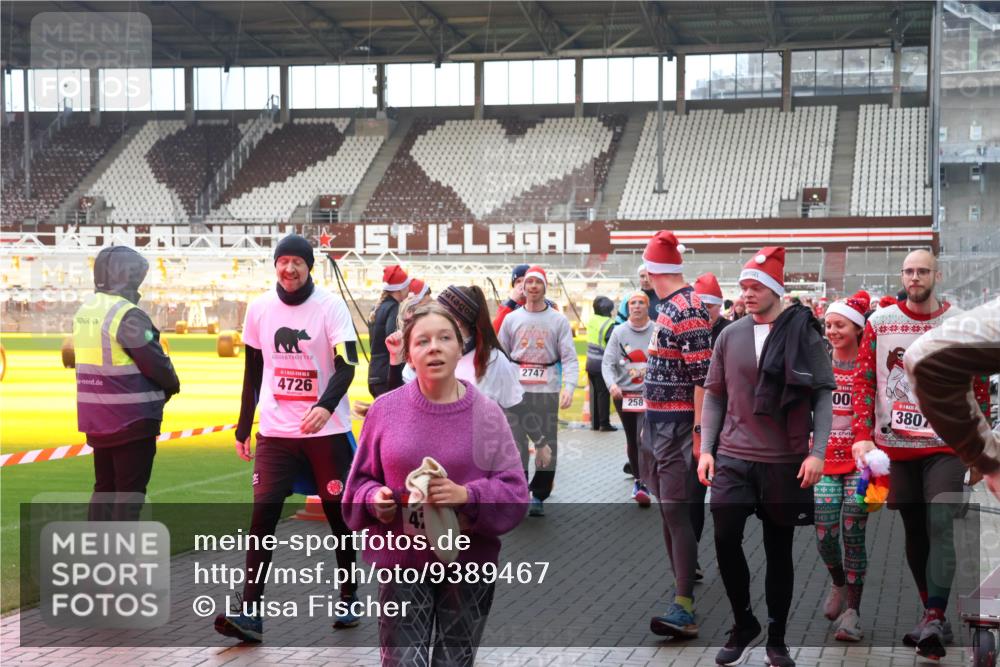 07.12.2025 - St. Pauli X-Mass-Run No. 15 Luisa Fischer http://msf.ph/oto/9389467 07.12.2025 12:04:19 Ziel 4726, 2747, 258, 00, 380, 255, 258, 263, 723, 778, 795, 923, 1228, 1231, 1236, 1357, 2091, 2398, 3081, 3082, 3121, 3316, 3317, 3705, 3753, 3807, 3851, 3983, 3985, 3994, 3996, 3997, 4006, 4011, 4021, 4022, 4047, 4049, 4131, 4221, 4224, 4241, 4247, 4305, 4365, 4367, 4726, 4731, 4742, 4746, 5007 meine-sportfotos.de