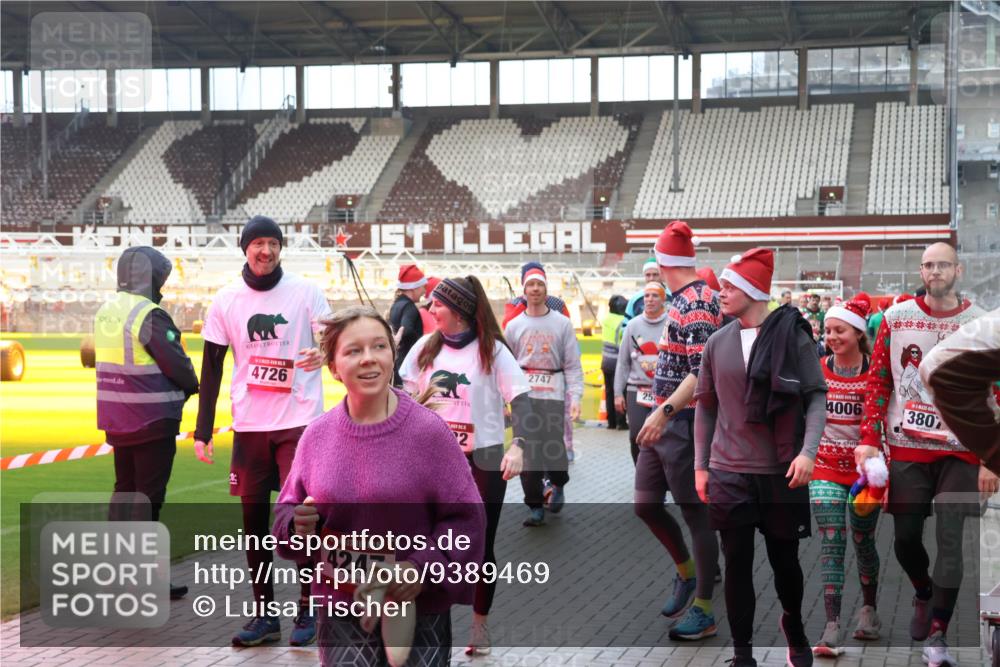 07.12.2025 - St. Pauli X-Mass-Run No. 15 Luisa Fischer http://msf.ph/oto/9389469 07.12.2025 12:04:19 Ziel 4726, 15, 424, 2, 2747, 25, 4006, 01, 1, 3807, 255, 258, 263, 723, 778, 795, 923, 1228, 1231, 1236, 1357, 2091, 2398, 3081, 3082, 3121, 3316, 3317, 3705, 3753, 3807, 3851, 3983, 3985, 3994, 3996, 3997, 4006, 4011, 4021, 4022, 4047, 4049, 4131, 4221, 4224, 4241, 4247, 4305, 4365, 4367, 4726, 4731, 4742, 4746, 5007 meine-sportfotos.de