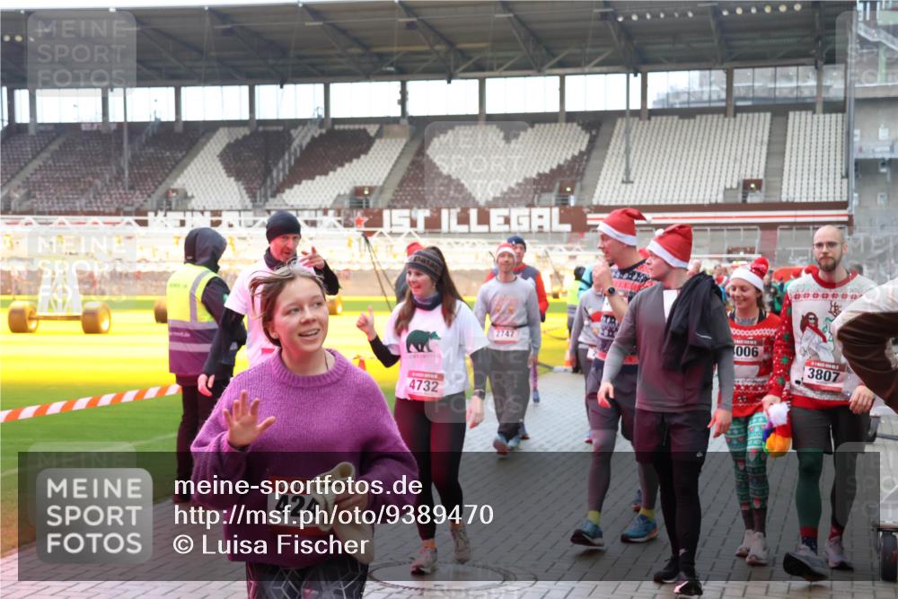 07.12.2025 - St. Pauli X-Mass-Run No. 15 Luisa Fischer http://msf.ph/oto/9389470 07.12.2025 12:04:20 Ziel 0811, 424, 4732, 2747, 0000, 006, 3807, 255, 258, 263, 723, 778, 795, 923, 1228, 1231, 1236, 1357, 2091, 2398, 3081, 3082, 3121, 3316, 3317, 3705, 3753, 3807, 3851, 3983, 3985, 3994, 3996, 3997, 4006, 4011, 4021, 4022, 4047, 4049, 4131, 4221, 4224, 4241, 4247, 4302, 4305, 4311, 4365, 4367, 4726, 4731, 4742, 4746 meine-sportfotos.de