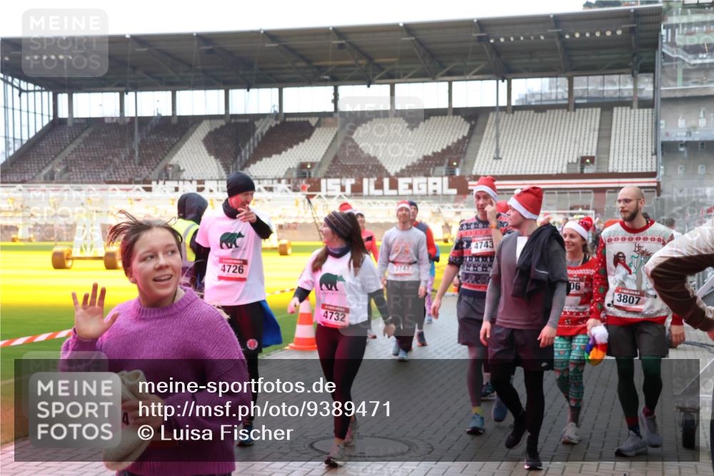 07.12.2025 - St. Pauli X-Mass-Run No. 15 Luisa Fischer http://msf.ph/oto/9389471 07.12.2025 12:04:20 Ziel 4726, 4732, 4743, 0000000, 06, 3807, 255, 258, 263, 723, 778, 795, 923, 1228, 1231, 1236, 1357, 2091, 2398, 3081, 3082, 3121, 3316, 3317, 3705, 3753, 3807, 3851, 3983, 3985, 3994, 3996, 3997, 4006, 4011, 4021, 4022, 4047, 4049, 4131, 4221, 4224, 4241, 4247, 4302, 4305, 4311, 4365, 4367, 4726, 4731, 4742, 4746 meine-sportfotos.de