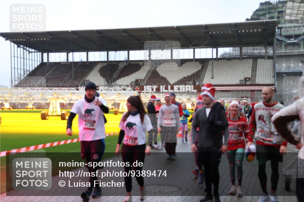 07.12.2025 - St. Pauli X-Mass-Run No. 15 Luisa Fischer http://msf.ph/oto/9389474 07.12.2025 12:04:21 Ziel 3807, 255, 258, 263, 723, 778, 795, 923, 1228, 1231, 1236, 1357, 2091, 2398, 3081, 3082, 3121, 3316, 3317, 3705, 3753, 3807, 3851, 3983, 3985, 3994, 3996, 3997, 4006, 4008, 4011, 4021, 4022, 4047, 4049, 4131, 4221, 4224, 4241, 4247, 4302, 4305, 4311, 4365, 4367, 4726, 4731, 4742, 4746 meine-sportfotos.de