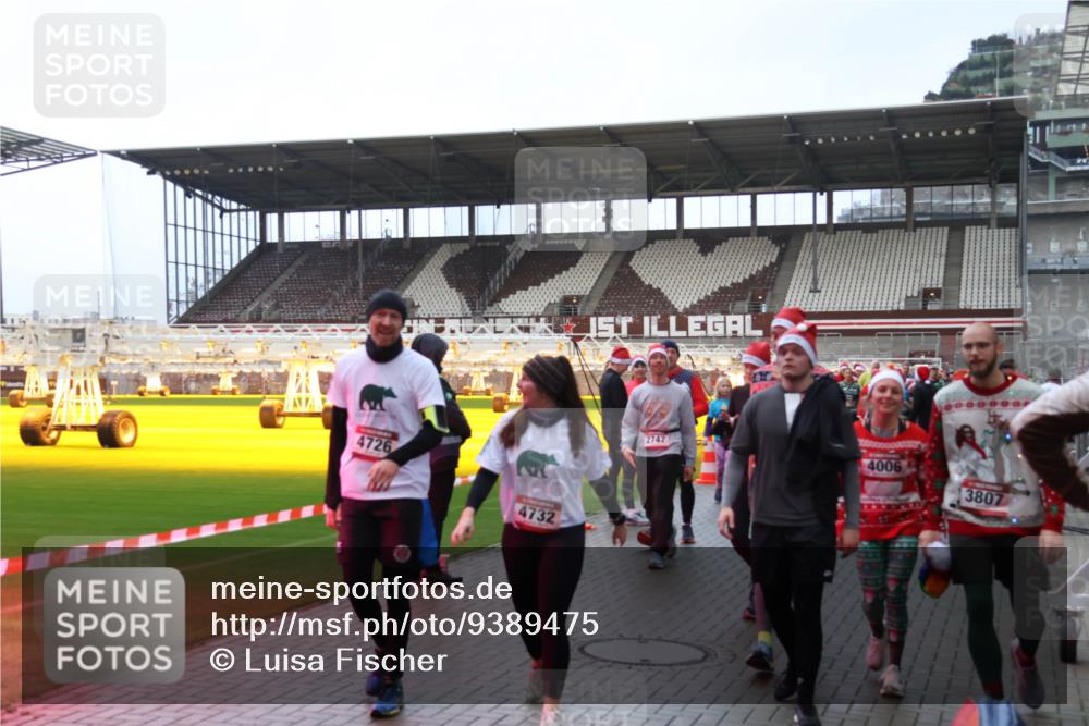 07.12.2025 - St. Pauli X-Mass-Run No. 15 Luisa Fischer http://msf.ph/oto/9389475 07.12.2025 12:04:21 Ziel 4726, 4732, 0000000000, 2747, 4006, 3807, 255, 258, 263, 723, 778, 795, 923, 1228, 1231, 1236, 1357, 2091, 2398, 3081, 3082, 3121, 3316, 3317, 3705, 3753, 3807, 3851, 3983, 3985, 3994, 3996, 3997, 4006, 4008, 4011, 4021, 4022, 4047, 4049, 4131, 4221, 4224, 4241, 4247, 4302, 4305, 4311, 4365, 4367, 4726, 4731, 4742, 4746 meine-sportfotos.de