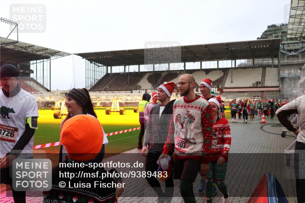 07.12.2025 - St. Pauli X-Mass-Run No. 15 Luisa Fischer http://msf.ph/oto/9389483 07.12.2025 12:04:23 Ziel 15, 1726, 3807, 101, 255, 258, 263, 723, 778, 795, 923, 1228, 1231, 1236, 1357, 1504, 2091, 2398, 3081, 3082, 3121, 3316, 3317, 3705, 3753, 3807, 3851, 3983, 3985, 3994, 3996, 3997, 4006, 4008, 4011, 4021, 4022, 4047, 4049, 4131, 4221, 4224, 4247, 4302, 4305, 4311, 4365, 4367, 4726, 4728, 4731, 4742, 4746 meine-sportfotos.de