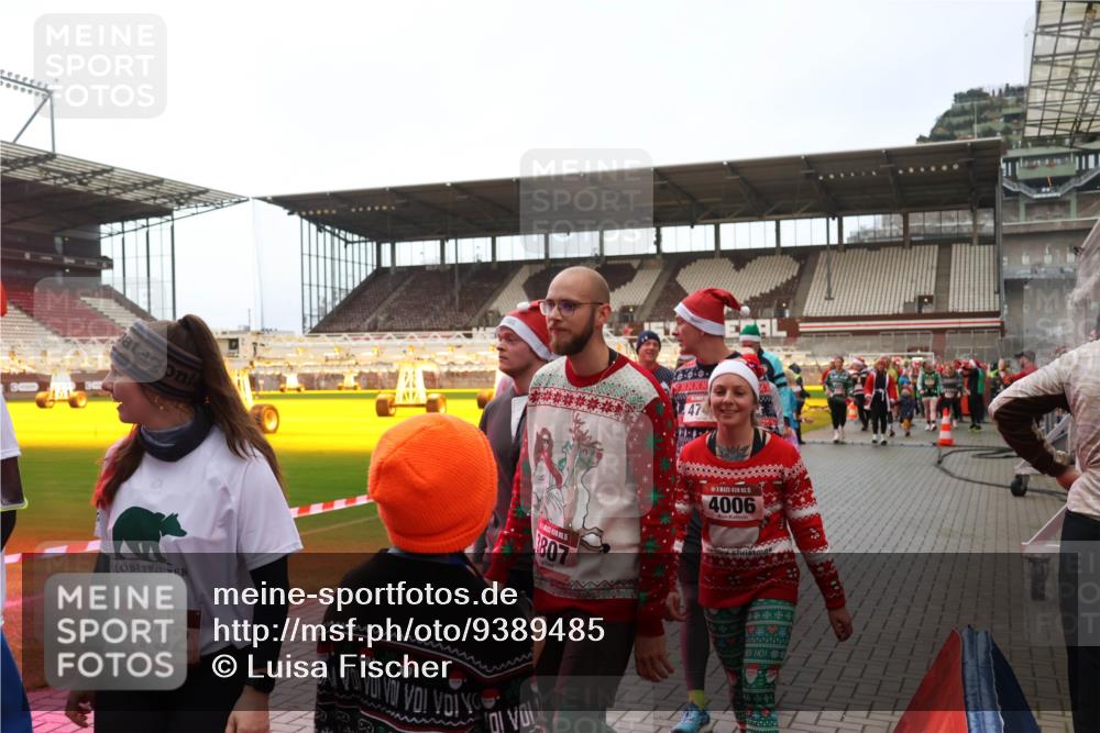 07.12.2025 - St. Pauli X-Mass-Run No. 15 Luisa Fischer http://msf.ph/oto/9389485 07.12.2025 12:04:24 Ziel 807, 15, 4732, 474, 15, 4006, 255, 258, 263, 723, 778, 795, 923, 1228, 1231, 1236, 1357, 1504, 2091, 2398, 3081, 3082, 3121, 3316, 3317, 3705, 3753, 3851, 3983, 3985, 3994, 3996, 3997, 4008, 4011, 4021, 4022, 4047, 4049, 4131, 4221, 4224, 4247, 4302, 4305, 4311, 4365, 4367, 4374, 4386, 4726, 4728, 4731, 4742, 4746 meine-sportfotos.de