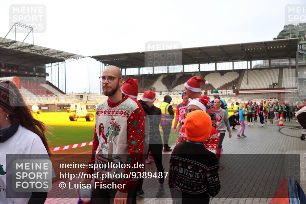 07.12.2025 - St. Pauli X-Mass-Run No. 15 Luisa Fischer http://msf.ph/oto/9389487 07.12.2025 12:04:24 Ziel 15, 3807, 255, 258, 263, 723, 778, 795, 923, 1228, 1231, 1236, 1357, 1504, 2091, 2398, 3081, 3082, 3121, 3316, 3317, 3705, 3753, 3851, 3983, 3985, 3994, 3996, 3997, 4008, 4011, 4021, 4022, 4047, 4049, 4131, 4221, 4224, 4247, 4302, 4305, 4311, 4365, 4367, 4374, 4386, 4726, 4728, 4731, 4742, 4746 meine-sportfotos.de