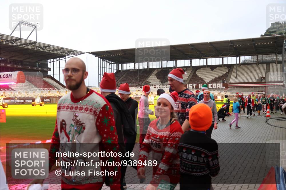 07.12.2025 - St. Pauli X-Mass-Run No. 15 Luisa Fischer http://msf.ph/oto/9389489 07.12.2025 12:04:25 Ziel 807, 43, 4006, 255, 258, 263, 723, 778, 795, 923, 1228, 1231, 1236, 1357, 1490, 1504, 2091, 2398, 3081, 3082, 3121, 3316, 3317, 3705, 3753, 3851, 3983, 3985, 3994, 3996, 3997, 4008, 4011, 4021, 4047, 4049, 4131, 4221, 4224, 4247, 4302, 4305, 4311, 4365, 4367, 4374, 4386, 4726, 4728, 4731, 4742, 4746 meine-sportfotos.de