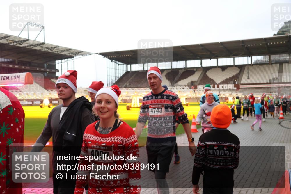 07.12.2025 - St. Pauli X-Mass-Run No. 15 Luisa Fischer http://msf.ph/oto/9389491 07.12.2025 12:04:25 Ziel 15, 4006, 4743, 38, 44, 255, 258, 263, 723, 778, 795, 923, 1228, 1231, 1236, 1357, 1490, 1504, 2091, 2398, 3081, 3082, 3121, 3316, 3317, 3705, 3753, 3851, 3983, 3985, 3994, 3996, 3997, 4008, 4011, 4021, 4047, 4049, 4131, 4221, 4224, 4247, 4302, 4305, 4311, 4365, 4367, 4374, 4386, 4726, 4728, 4731, 4742, 4746 meine-sportfotos.de