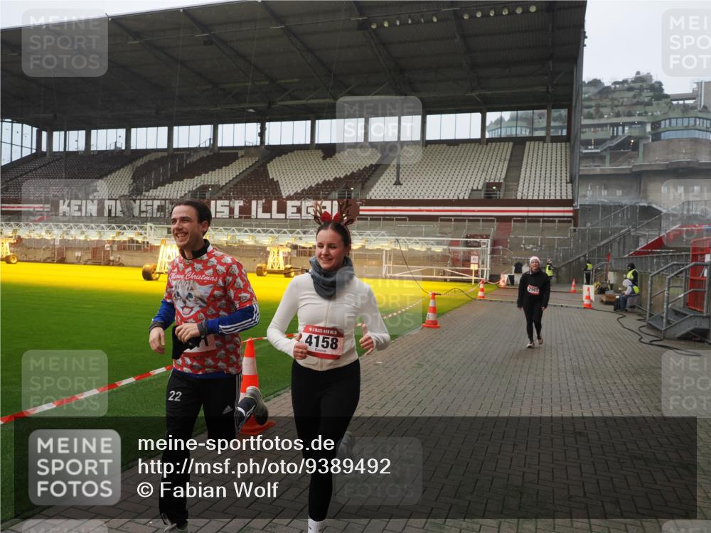 07.12.2025 - St. Pauli X-Mass-Run No. 15 Fabian Wolf http://msf.ph/oto/9389492 07.12.2025 10:21:37 Ziel 149, 270, 2927, 2997, 3091, 3540, 3541, 3988, 4158, 4169, 4170 meine-sportfotos.de
