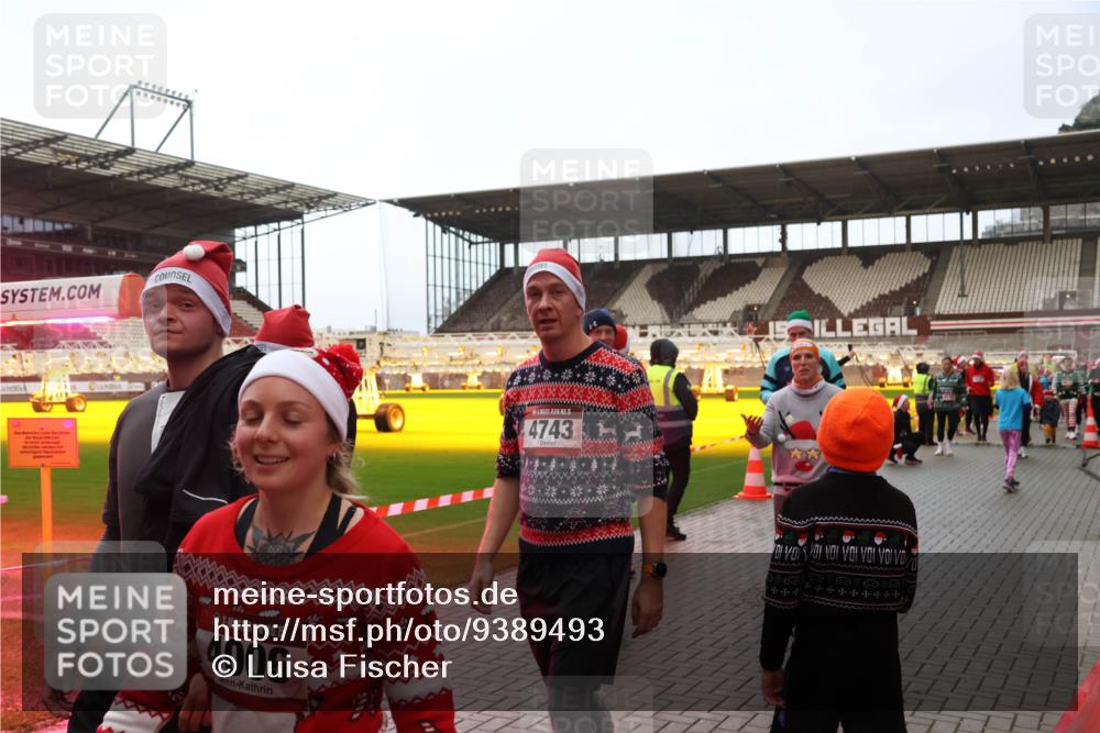 07.12.2025 - St. Pauli X-Mass-Run No. 15 Luisa Fischer http://msf.ph/oto/9389493 07.12.2025 12:04:26 Ziel 15, 4006, 15, 4743, 255, 258, 263, 723, 778, 795, 923, 1228, 1231, 1236, 1357, 1490, 1504, 2091, 2398, 3081, 3082, 3121, 3316, 3317, 3705, 3753, 3851, 3983, 3985, 3994, 3996, 3997, 4008, 4011, 4021, 4047, 4049, 4131, 4221, 4224, 4247, 4302, 4305, 4311, 4365, 4367, 4374, 4386, 4728, 4742, 4746 meine-sportfotos.de