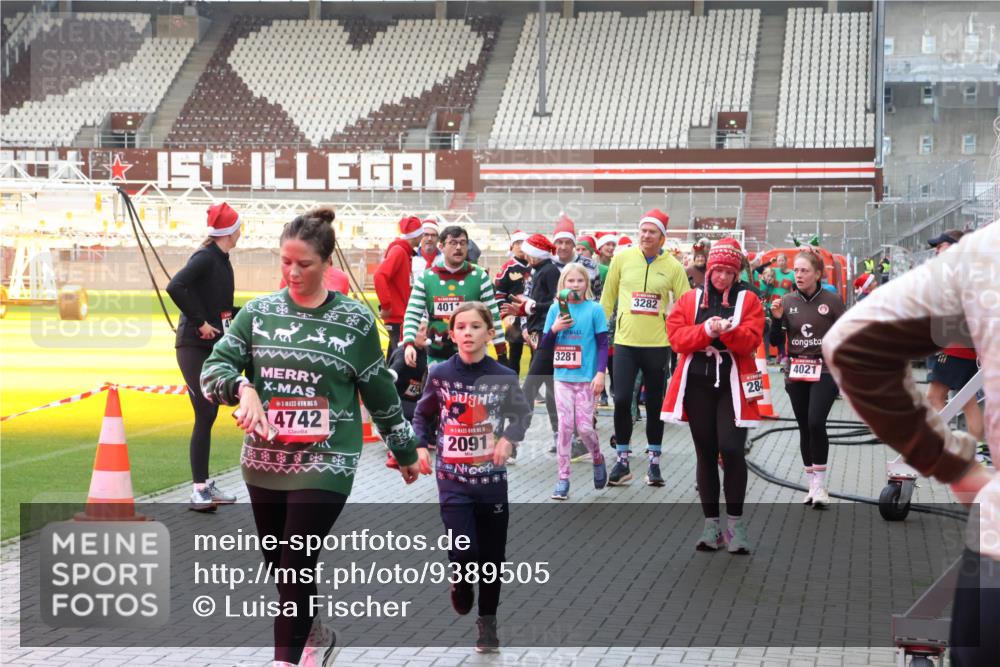 07.12.2025 - St. Pauli X-Mass-Run No. 15 Luisa Fischer http://msf.ph/oto/9389505 07.12.2025 12:04:34 Ziel 401, 15, 4742, 5, 2091, 3281, 3282, 284, 4021, 723, 778, 795, 923, 1228, 1231, 1236, 1357, 1490, 1504, 2091, 2398, 2410, 2769, 3081, 3082, 3121, 3316, 3317, 3705, 3753, 3851, 3983, 3985, 3994, 3996, 3997, 4008, 4011, 4021, 4047, 4049, 4131, 4302, 4305, 4311, 4365, 4367, 4374, 4375, 4386, 4728, 4742 meine-sportfotos.de