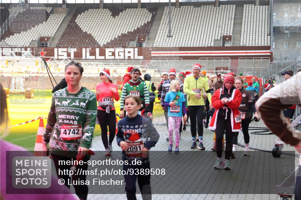 07.12.2025 - St. Pauli X-Mass-Run No. 15 Luisa Fischer http://msf.ph/oto/9389508 07.12.2025 12:04:35 Ziel 4741, 4011, 4742, 2091, 3281, 3282, 284, 723, 778, 795, 923, 1228, 1231, 1236, 1357, 1490, 1504, 2091, 2398, 2410, 2769, 3081, 3082, 3121, 3316, 3317, 3705, 3753, 3851, 3983, 3985, 3994, 3996, 3997, 4008, 4011, 4021, 4047, 4049, 4131, 4302, 4305, 4311, 4365, 4367, 4374, 4375, 4386, 4728, 4742 meine-sportfotos.de