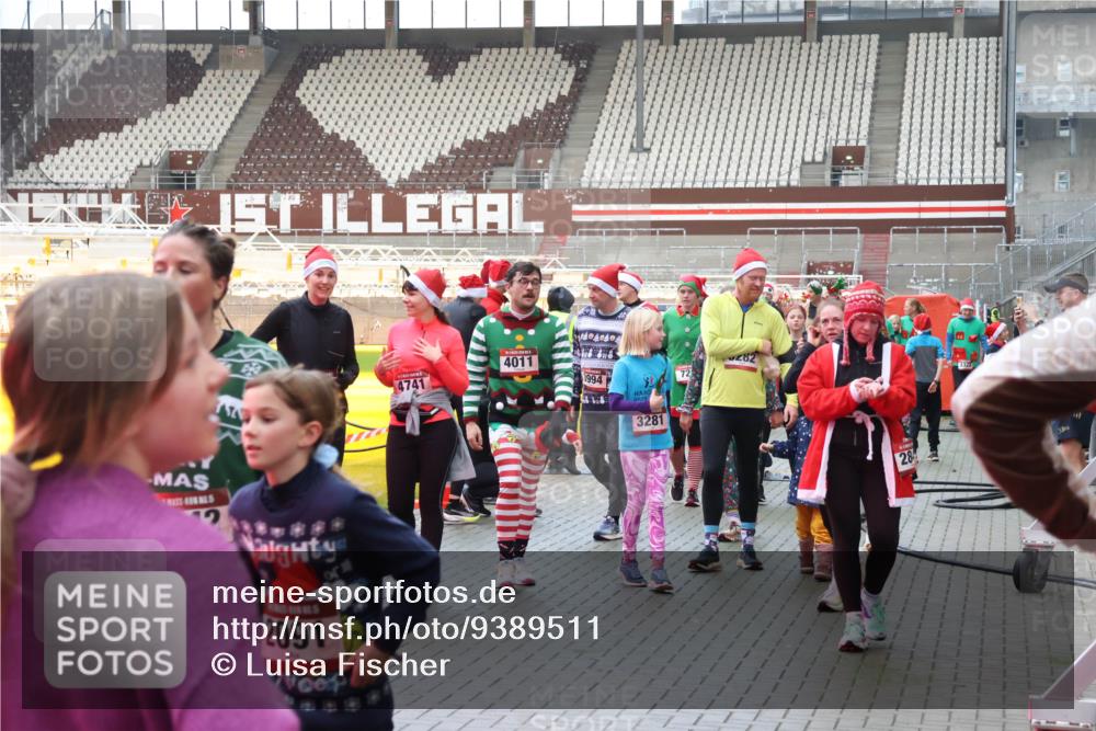 07.12.2025 - St. Pauli X-Mass-Run No. 15 Luisa Fischer http://msf.ph/oto/9389511 07.12.2025 12:04:36 Ziel 2091, 4011, 4741, 3994, 3281, 72, 282, 28, 778, 795, 923, 1228, 1231, 1236, 1357, 1490, 1504, 2091, 2398, 2410, 2769, 3081, 3082, 3121, 3316, 3317, 3705, 3753, 3851, 3983, 3985, 3994, 3996, 3997, 4008, 4011, 4021, 4047, 4049, 4059, 4131, 4302, 4305, 4311, 4365, 4367, 4374, 4375, 4386, 4728, 4742 meine-sportfotos.de