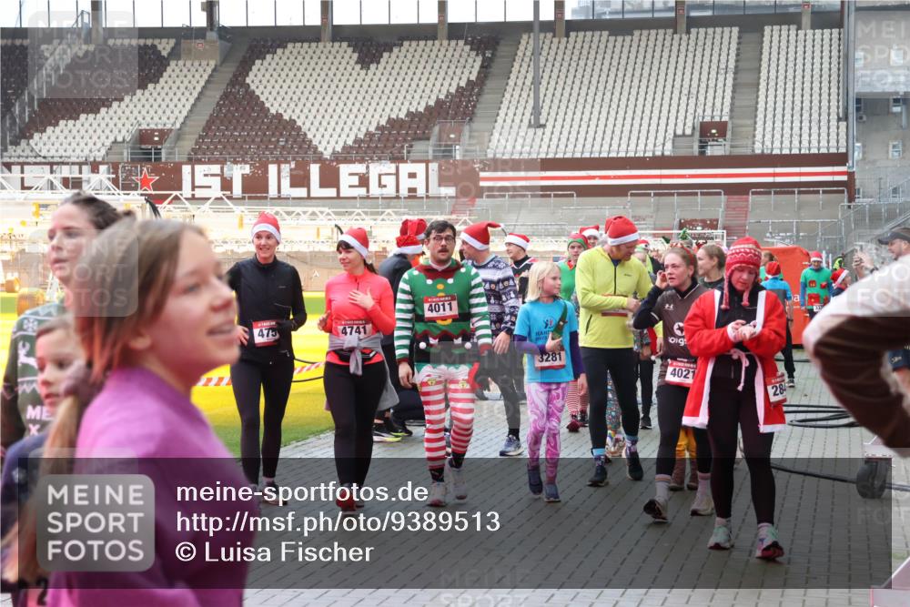 07.12.2025 - St. Pauli X-Mass-Run No. 15 Luisa Fischer http://msf.ph/oto/9389513 07.12.2025 12:04:36 Ziel 475, 4741, 4011, 3281, 4021, 28, 778, 795, 923, 1228, 1231, 1236, 1357, 1490, 1504, 2091, 2398, 2410, 2769, 3081, 3082, 3121, 3316, 3317, 3705, 3753, 3851, 3983, 3985, 3994, 3996, 3997, 4008, 4011, 4021, 4047, 4049, 4059, 4131, 4302, 4305, 4311, 4365, 4367, 4374, 4375, 4386, 4728, 4742 meine-sportfotos.de