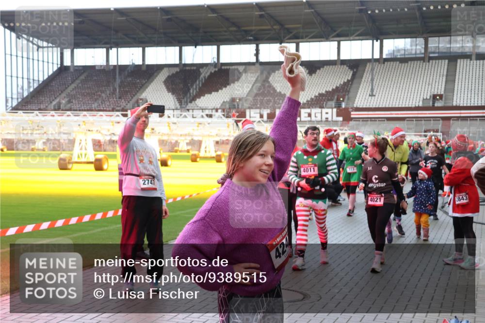 07.12.2025 - St. Pauli X-Mass-Run No. 15 Luisa Fischer http://msf.ph/oto/9389515 07.12.2025 12:04:39 Ziel 2747, 424, 4011, 723, 4021, 2843, 778, 795, 923, 1228, 1231, 1236, 1357, 1490, 1504, 2091, 2398, 2404, 2410, 2769, 3121, 3316, 3317, 3675, 3705, 3753, 3833, 3851, 3983, 3985, 4008, 4011, 4021, 4047, 4049, 4056, 4059, 4131, 4302, 4305, 4311, 4365, 4367, 4374, 4375, 4386, 4728 meine-sportfotos.de