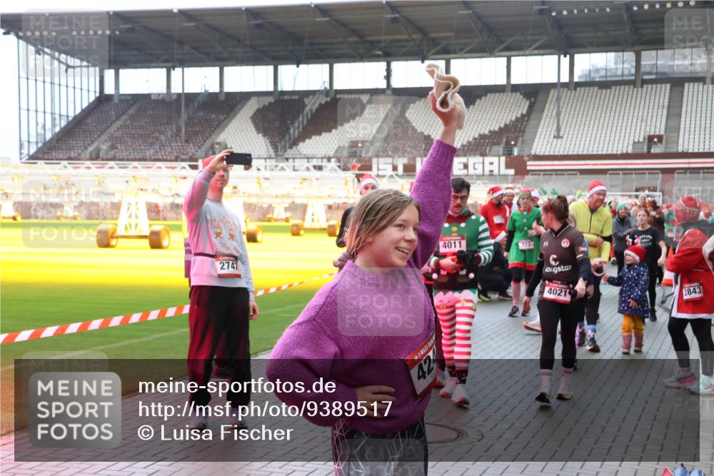 07.12.2025 - St. Pauli X-Mass-Run No. 15 Luisa Fischer http://msf.ph/oto/9389517 07.12.2025 12:04:39 Ziel 2747, 42, 4011, 723, 4021, 2843, 778, 795, 923, 1228, 1231, 1236, 1357, 1490, 1504, 2091, 2398, 2404, 2410, 2769, 3121, 3316, 3317, 3675, 3705, 3753, 3833, 3851, 3983, 3985, 4008, 4011, 4021, 4047, 4049, 4056, 4059, 4131, 4302, 4305, 4311, 4365, 4367, 4374, 4375, 4386, 4728 meine-sportfotos.de